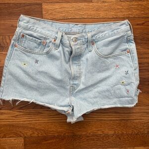 Levi 501 embroidered floral shorts • W 32” women